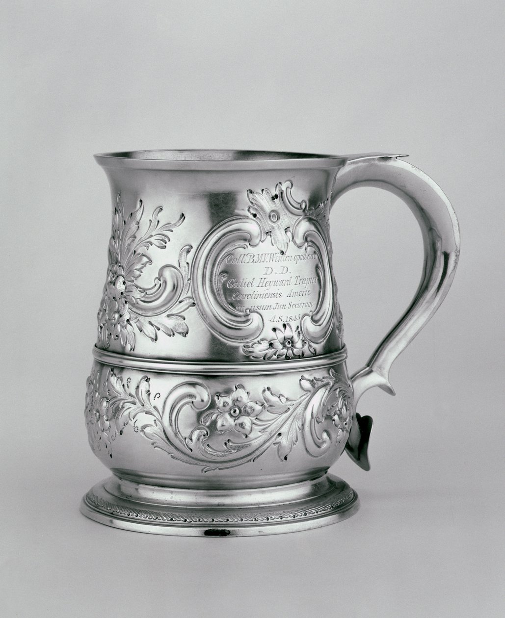 Caneca manipulada, 1740-41, perseguida e gravada c.1845 (prata) de Richard and Cooke, Thomas Gurney