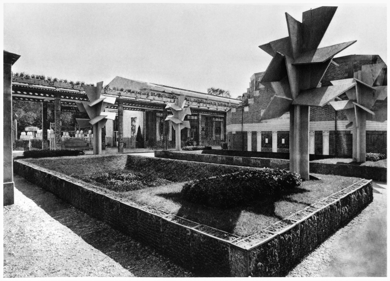 O jardim de inverno e as árvores de concreto cubista na Exposição Art Déco, da Exposição dos Arts Decoratifs, Batiments et Jardins, de M. Roux-Spitz, Paris, 1925 (concreto) de Robert Mallet Stevens