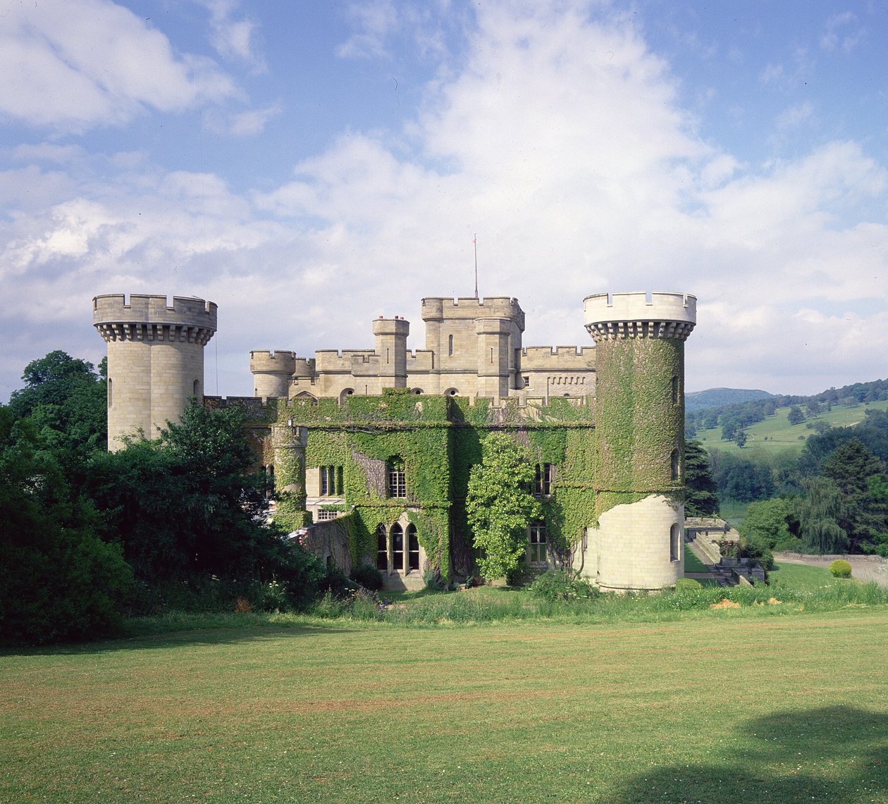 Vista do exterior, projetado por Robert Smirke em 1811 de Robert Smirke