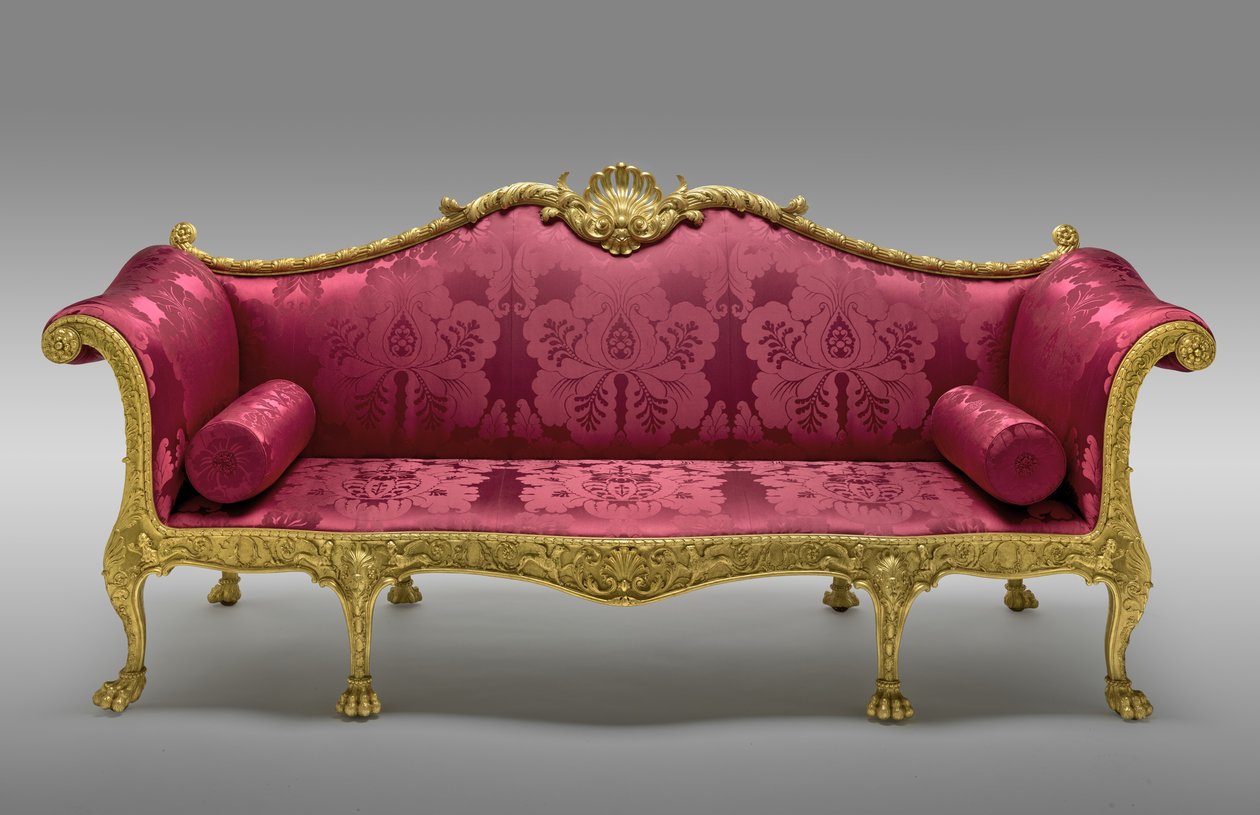 O Sofá Dundas, encomendado em 1764, fabricado em 1765 (pinho dourado e faia, com posterior estofamento em seda) de Robert Adam