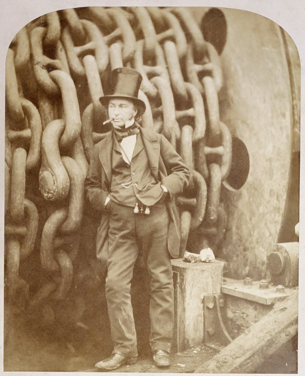 Isambard Kingdom Brunel em Millwall, encostado em um tambor de corrente, novembro de 1857 de Robert Howlett