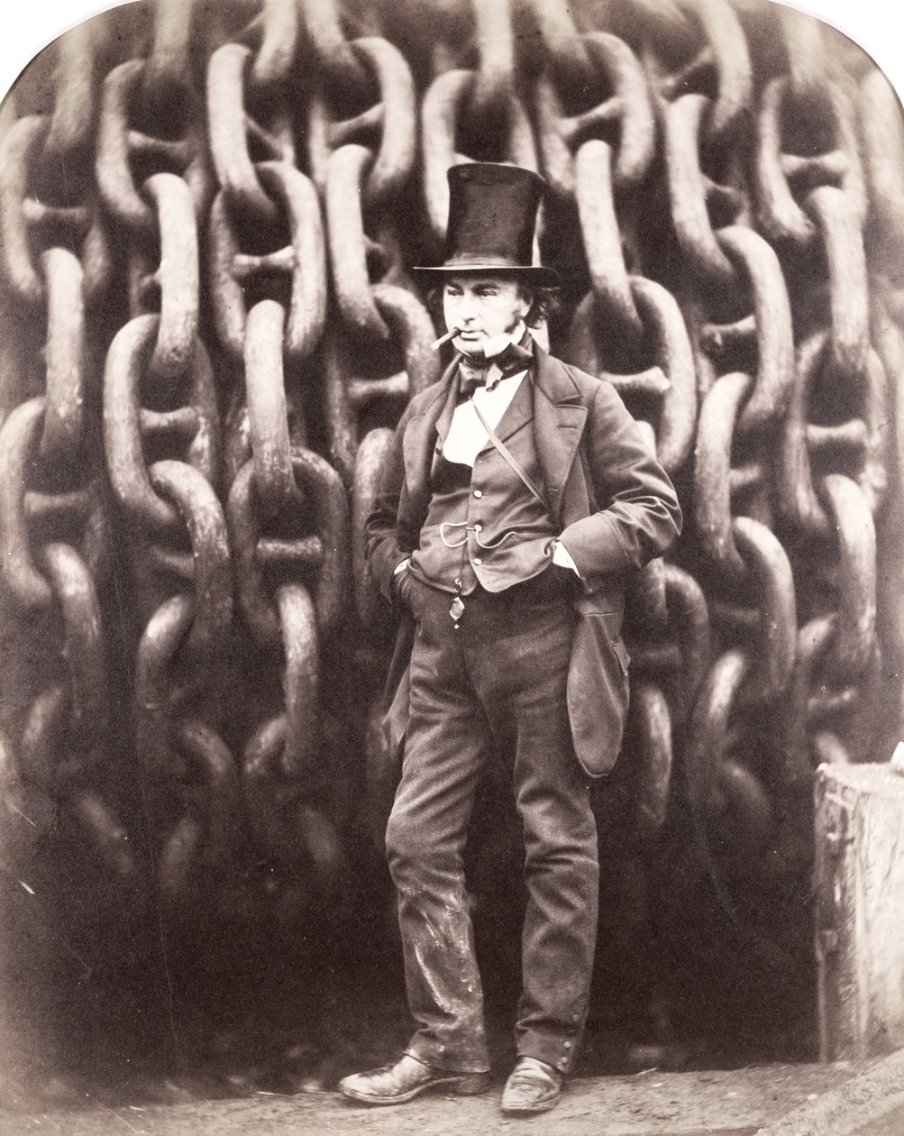 Isambard Kingdom Brunel, em frente às cadeias de lançamento do "Grande Oriente", 1857 de Robert Howlett