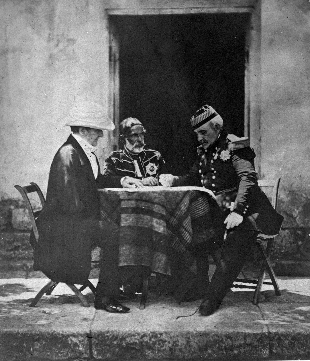 Conselho de Guerra realizada na manhã da tomada de Mamelon, 1855 de Roger Fenton