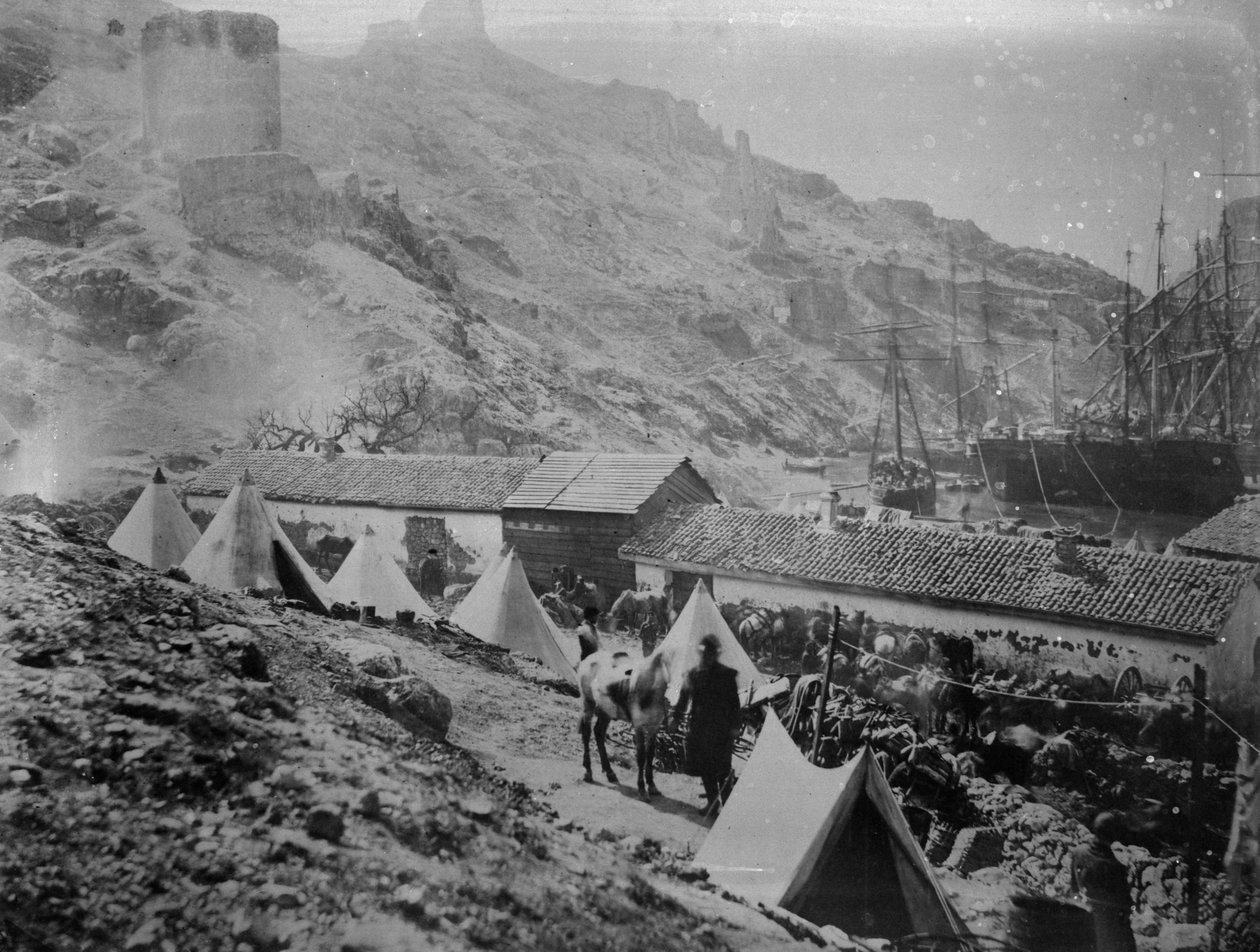 O porto de Balaclava durante a Guerra da Crimeia, c.1855 de Roger Fenton