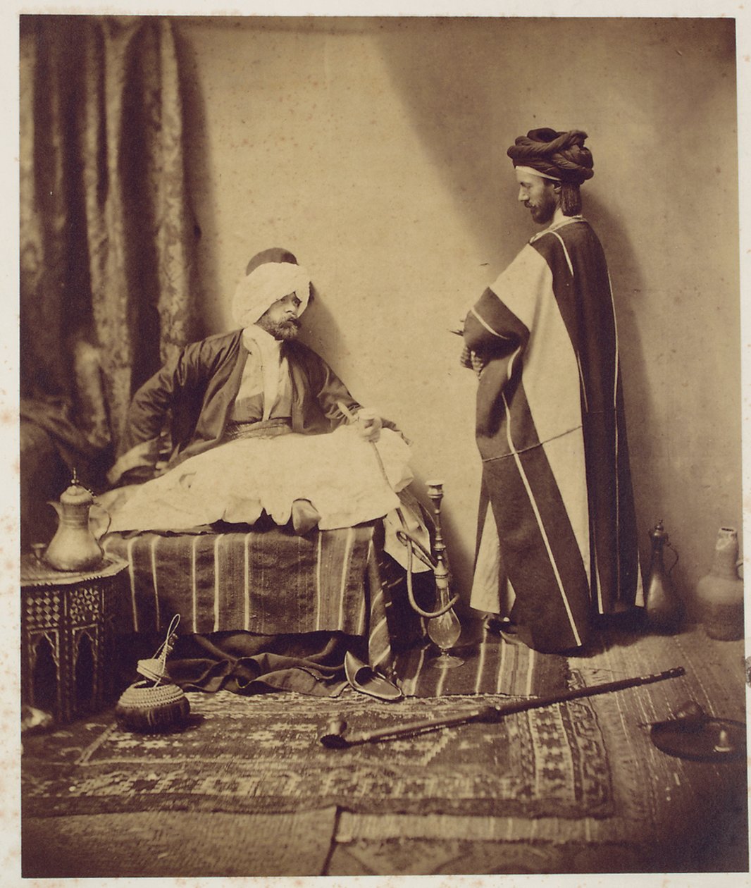 Uma conversa enquanto fumava, 1858 de Roger Fenton