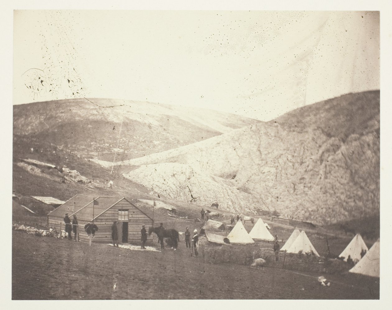 Acampamento da 4ª Guarda do Dragão, perto de Karyni de Roger Fenton