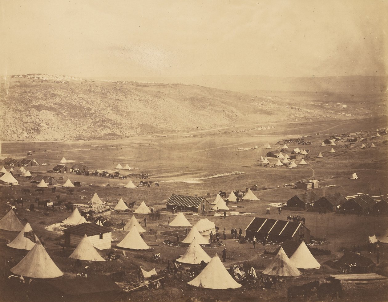 Campo de cavalaria, na direção de Kadikoi. de Roger Fenton