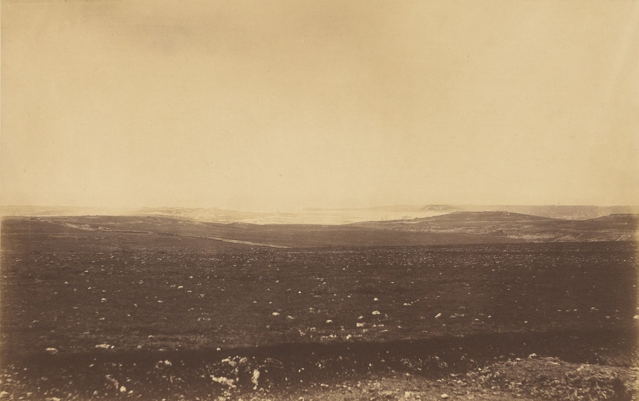 Vista distante de Sebastopol com as linhas da Bateria Gordons. de Roger Fenton