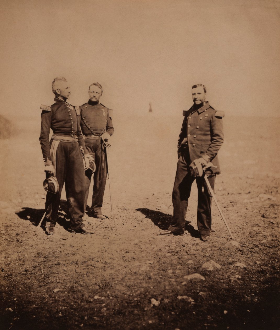 Generais franceses Labousiniere e Beuret com Terceiro Oficial, Guerra da Crimeia, Crimeia, Ucrânia de Roger Fenton