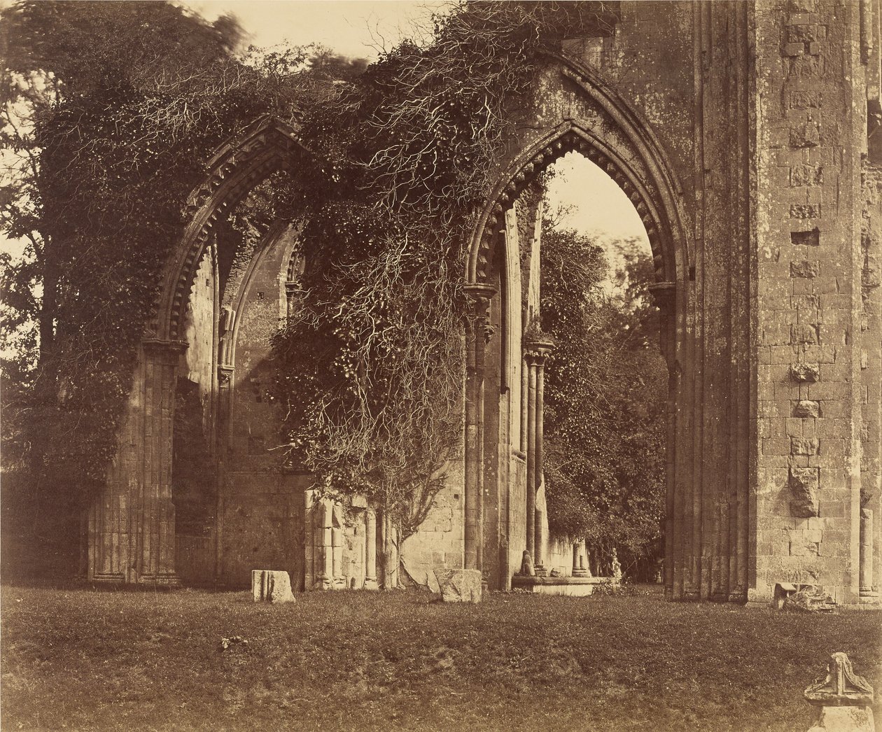 Abadia de Glastonbury, arcadas da nave lateral norte de Roger Fenton