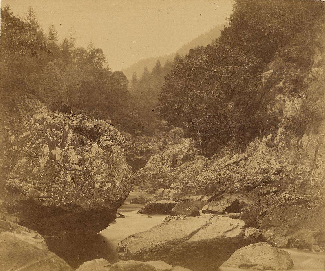 Rochas em Lwgwy: Bettws-y-Coed. de Roger Fenton