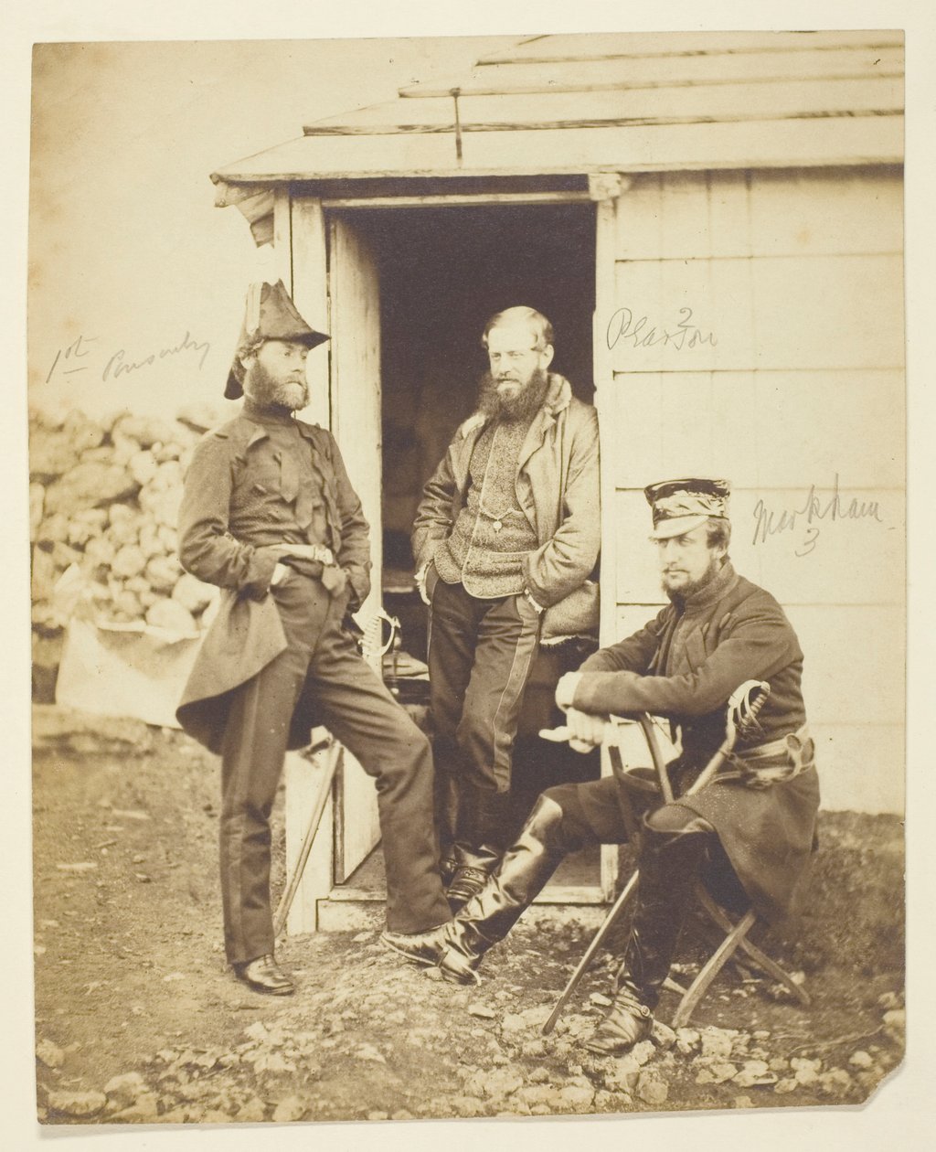 Sir Hy. Fk. Ponsonby (1825-1892), general; Thomas Hook Pearson (1806-1892), general; Frederick Markham (1805-1855), general; fotografado no campo, Crimeia de Roger Fenton