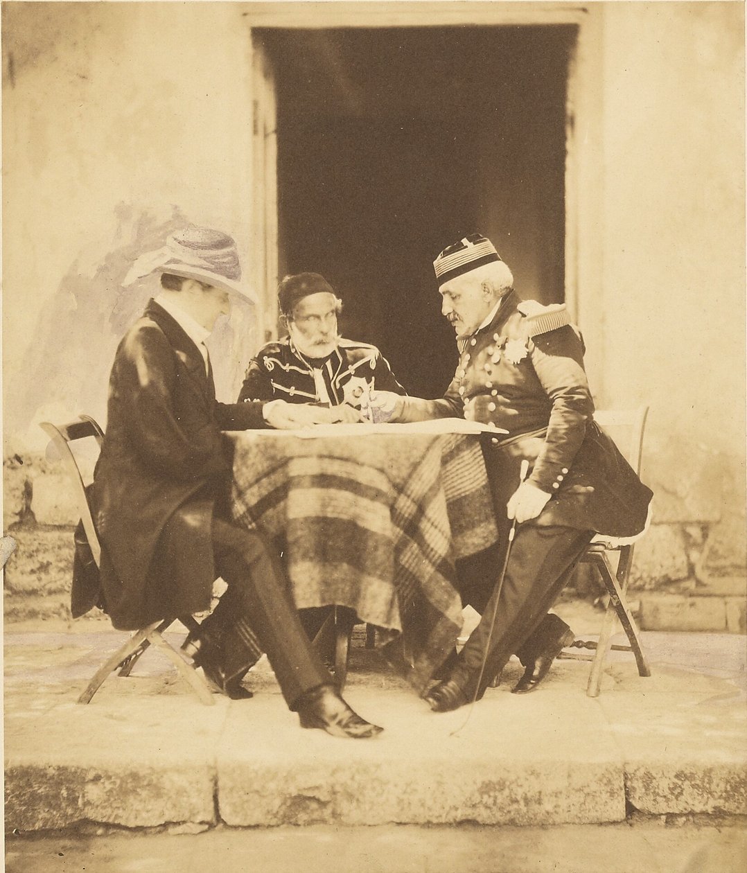 O conselho de guerra realizado na manhã da tomada do Mamelon de Roger Fenton
