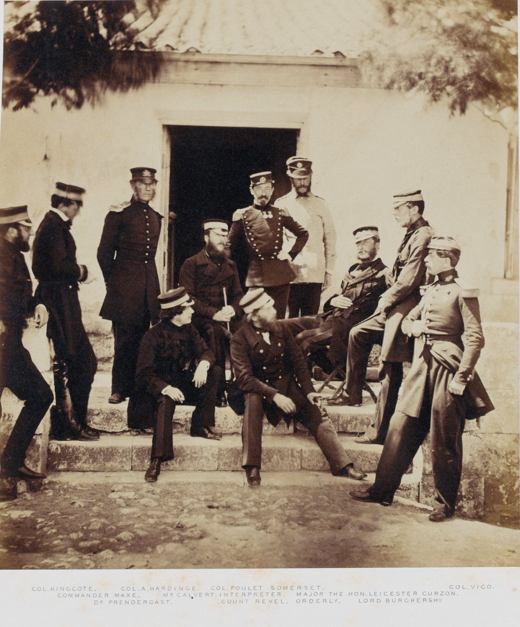 The Staff at Headquarters, de um álbum de 52 fotografias associadas à Guerra da Crimeia, 1855 de Roger Fenton