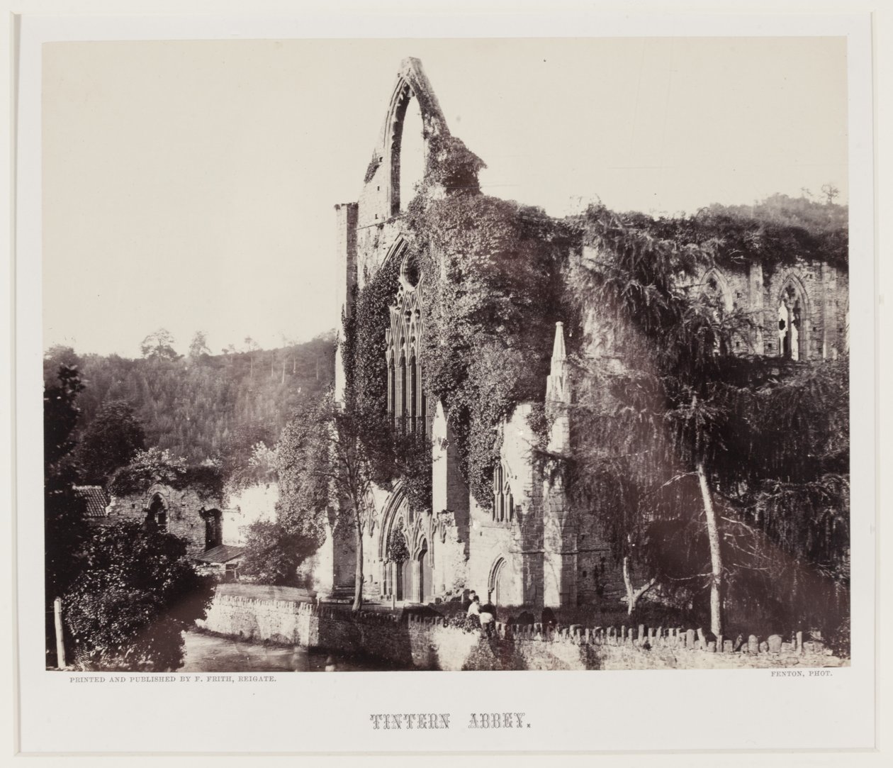 Tintern Abbey, c.1857 (estampa do albúmen) de Roger Fenton