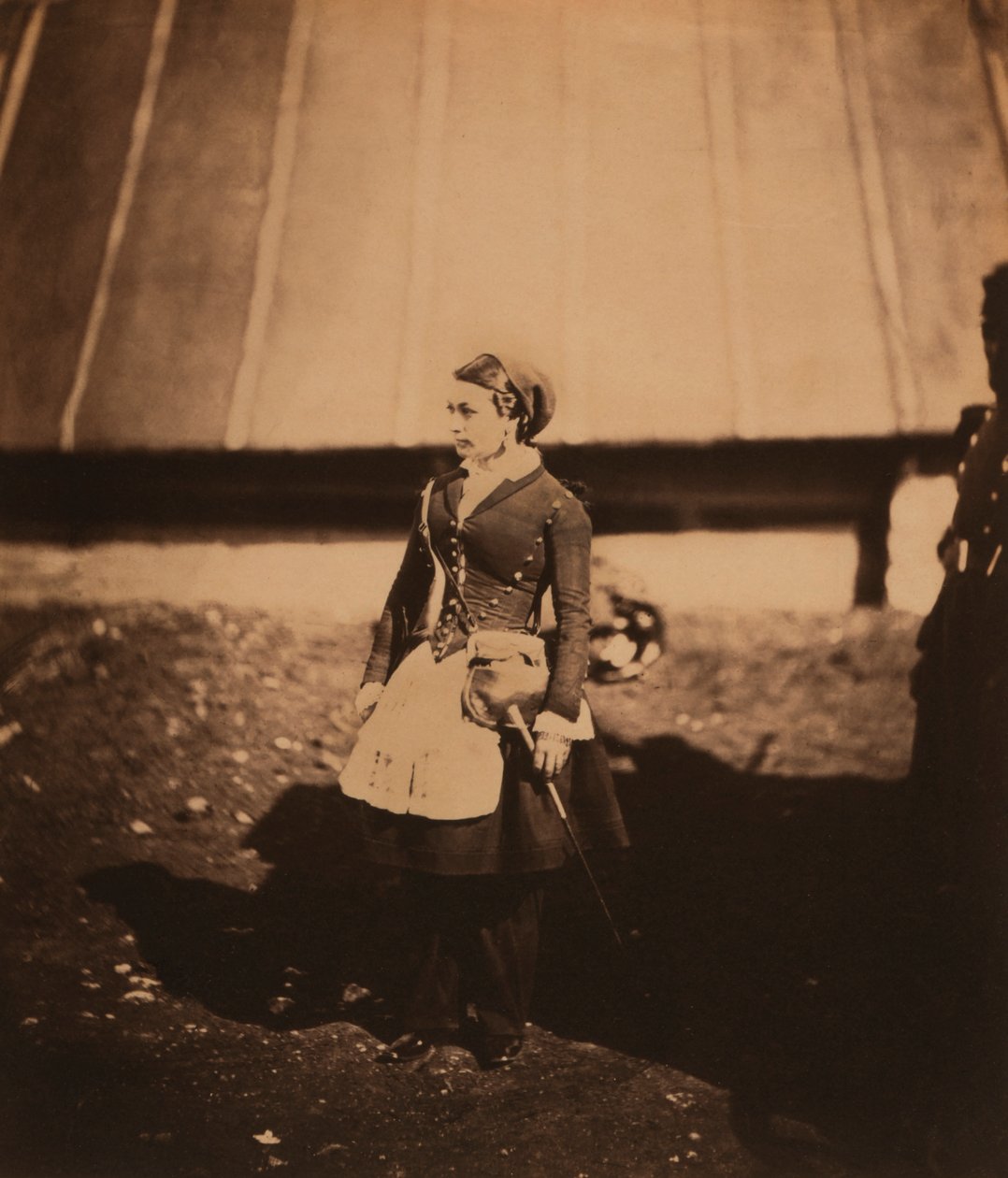 Vivandière, Retrato Completo do Cantinière Francês Vestindo Vestido de Regimento Zouave, Guerra da Crimeia, Crimeia, Ucrânia de Roger Fenton