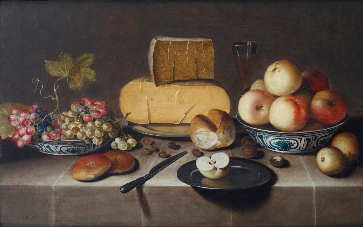 Queijo em um prato de prata, uvas vermelhas e brancas e maçãs em tigelas de porcelana Wanli, pãezinhos, uma faca e uma maçã fatiada em um prato, tudo sobre uma mesa drapeada, 1626 de Roloef Koets