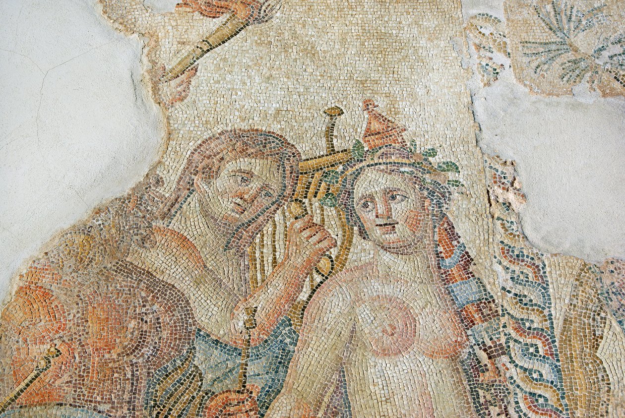 Um centauro encanta um Maenad, detalhe da Procissão Triunfal de Dionísio, Casa de Aion, Paphos, Chipre (mosaico) de Roman