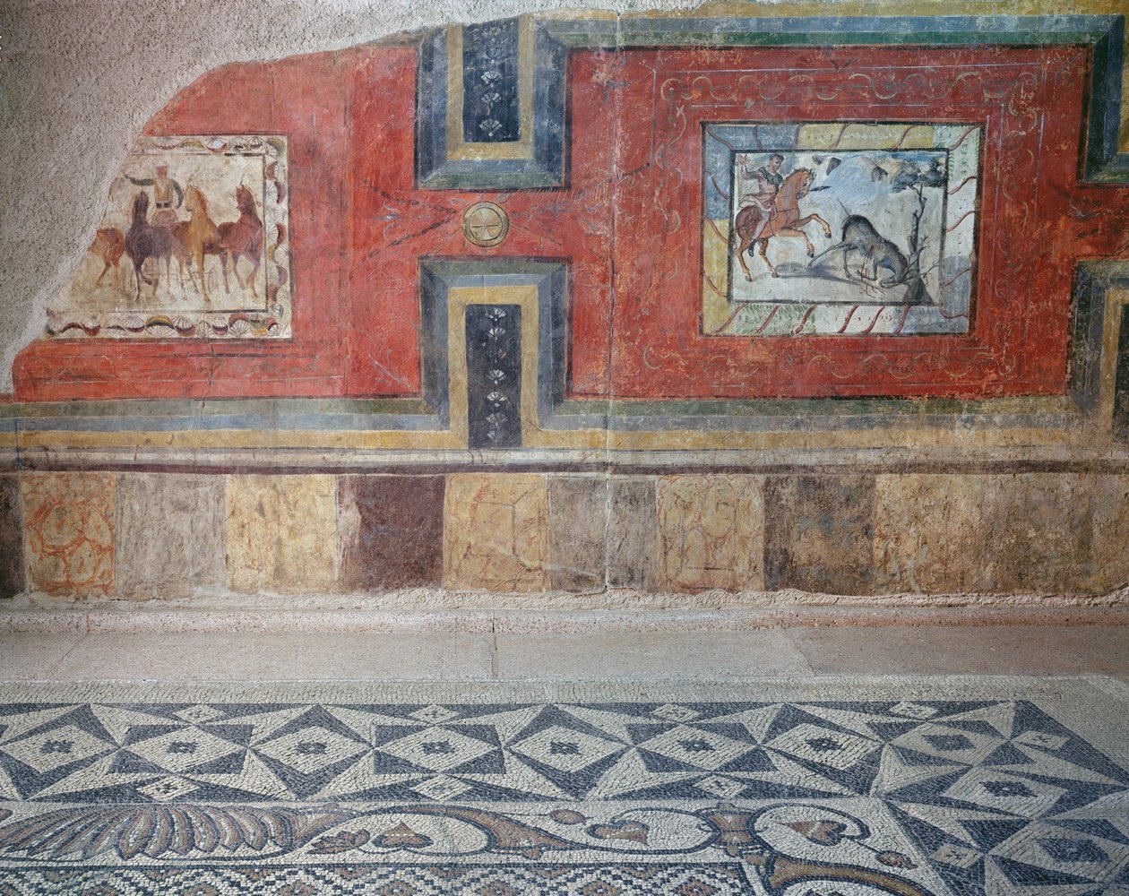 Uma recriação do interior de uma casa romana, com pisos de mosaico e pinturas murais que retratam cenas de circo e de caça (afresco e mosaico) de Roman