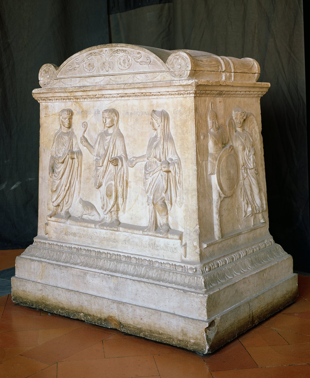 Altar dedicado aos lares de Augusto (63 aC-14 dC) de Roman