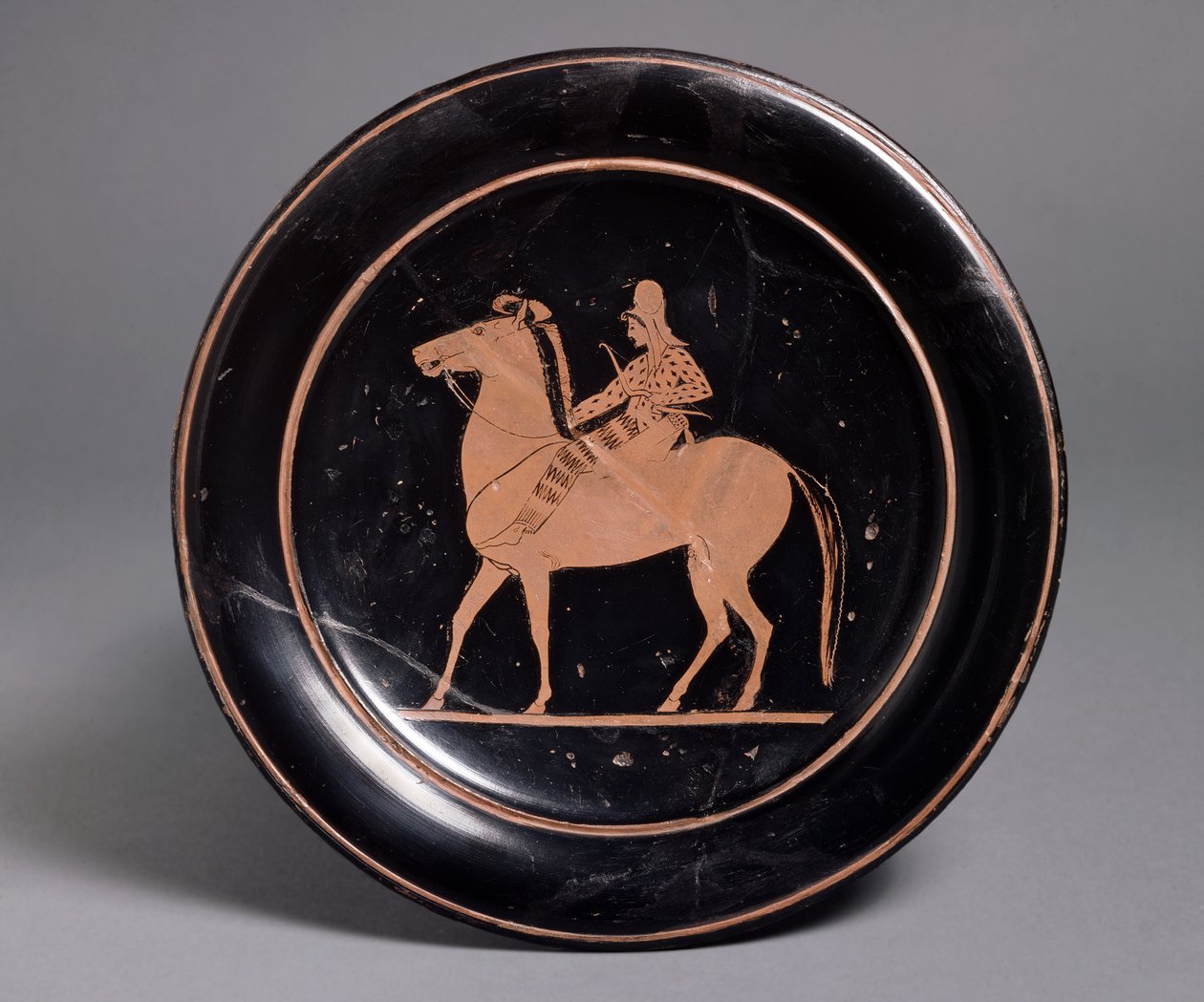 Placa ática de figuras vermelhas mostrando um arqueiro montado em traje oriental, inscrito em Miltiades kalos, 520-510 aC (cerâmica) de Roman