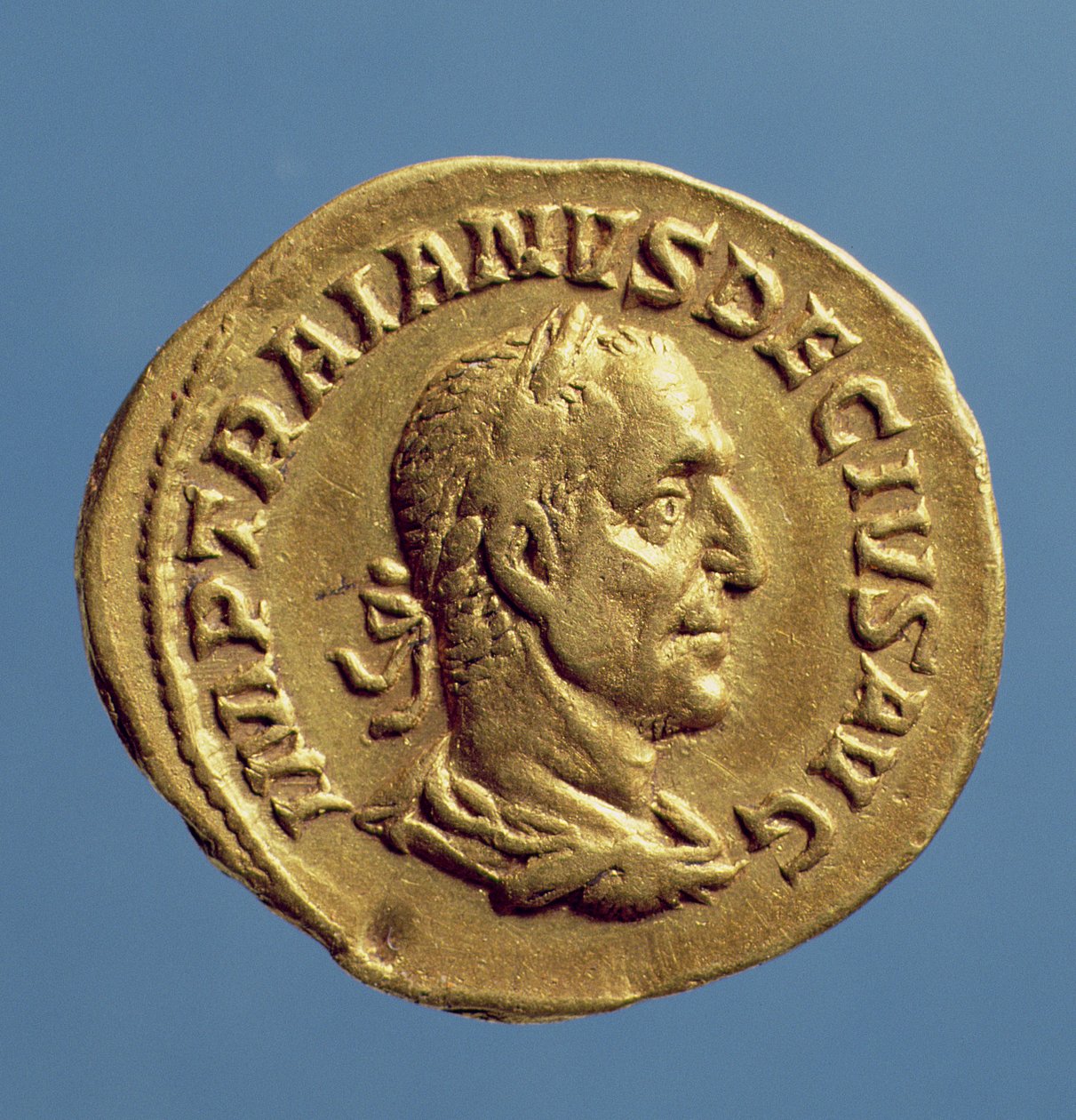 Aureus (anverso) de Trajano Décio (249-251) drapeado, usando uma coroa de louros (ouro) Inscrição: IMP TRAIANVS DECIVS AVG de Roman