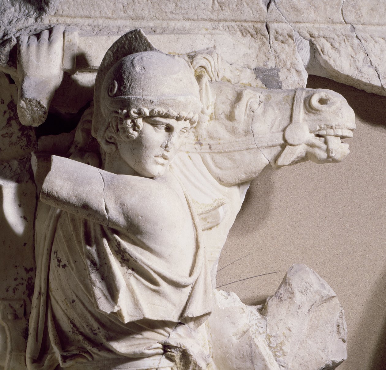Cena de batalha, c.169 (mármore) (detalhe) (veja também 198132) de Roman