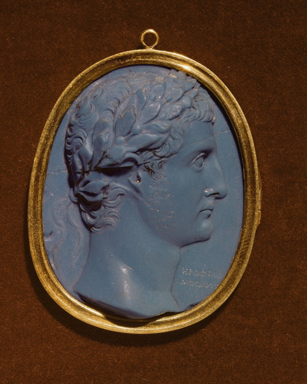 Cameo com o perfil de Tiberius (Claudius Nero) (42BC-37AD) (vidro e ouro) de Roman