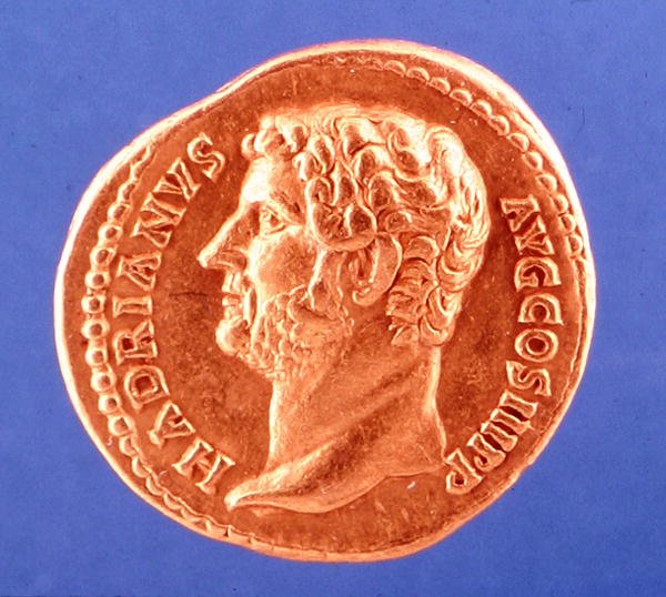 Moeda representando o Imperador Adriano (ouro) de Roman