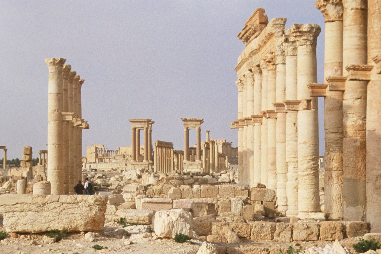 Rua com colunas que leva ao Templo de Bel, construída no final do século II e início do 3º. de Roman