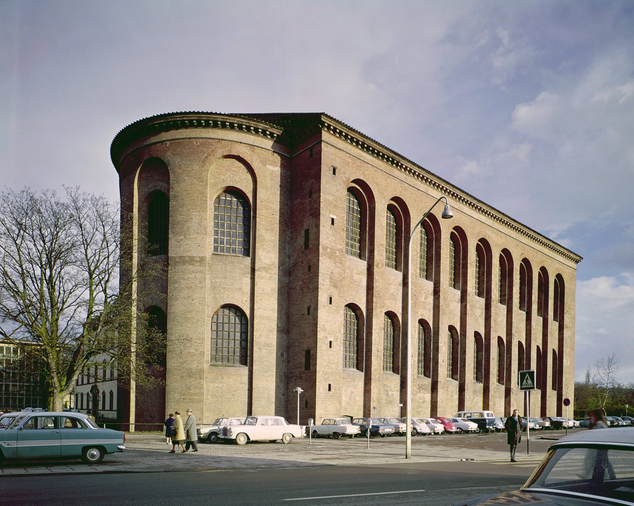 Vista exterior da Aula Palatina, construída c.310 de Roman