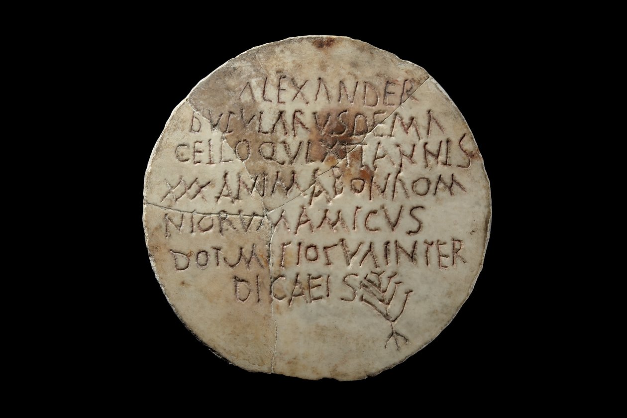 Lápide de &39;Alexander, vendedor de salsicha (butularius) no mercado (macellum) que viveu 30 anos, uma boa alma e um amigo de todos&39;, (mármore) de Roman