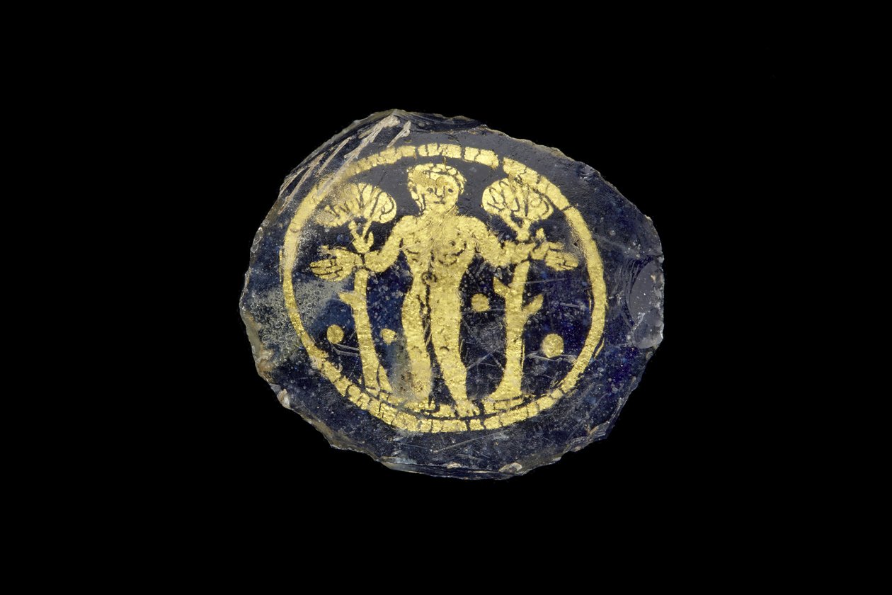 Medalhão com figura nua, sem barba e sem pêlos, entre duas árvores, do século 3 a 4 dC (ouro e vidro) de Roman