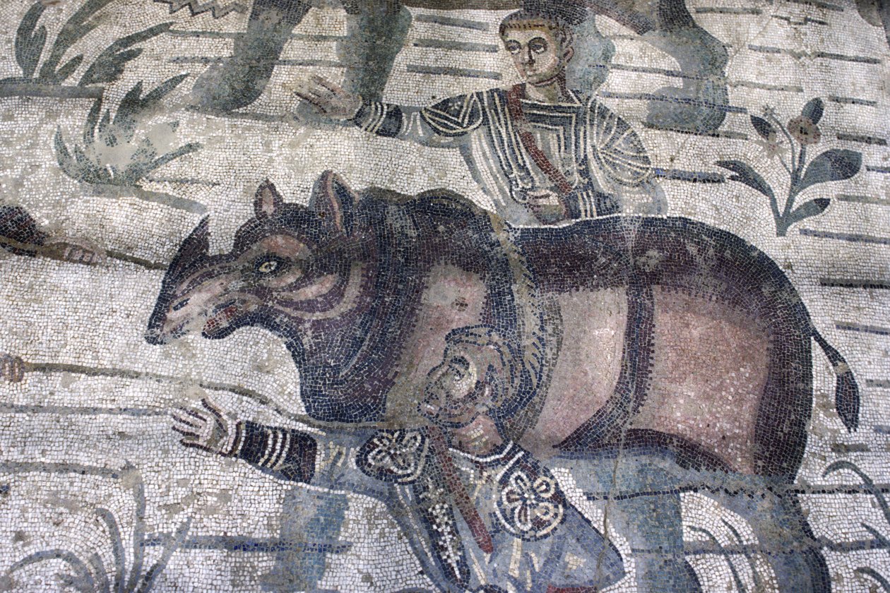 Homens pastoreando um rinoceronte (mosaico) (detalhe) de Roman