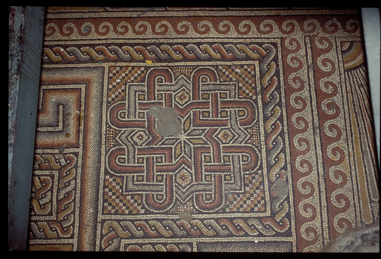 Chão de mosaico, 332 (ladrilhos cerâmicos) de Roman
