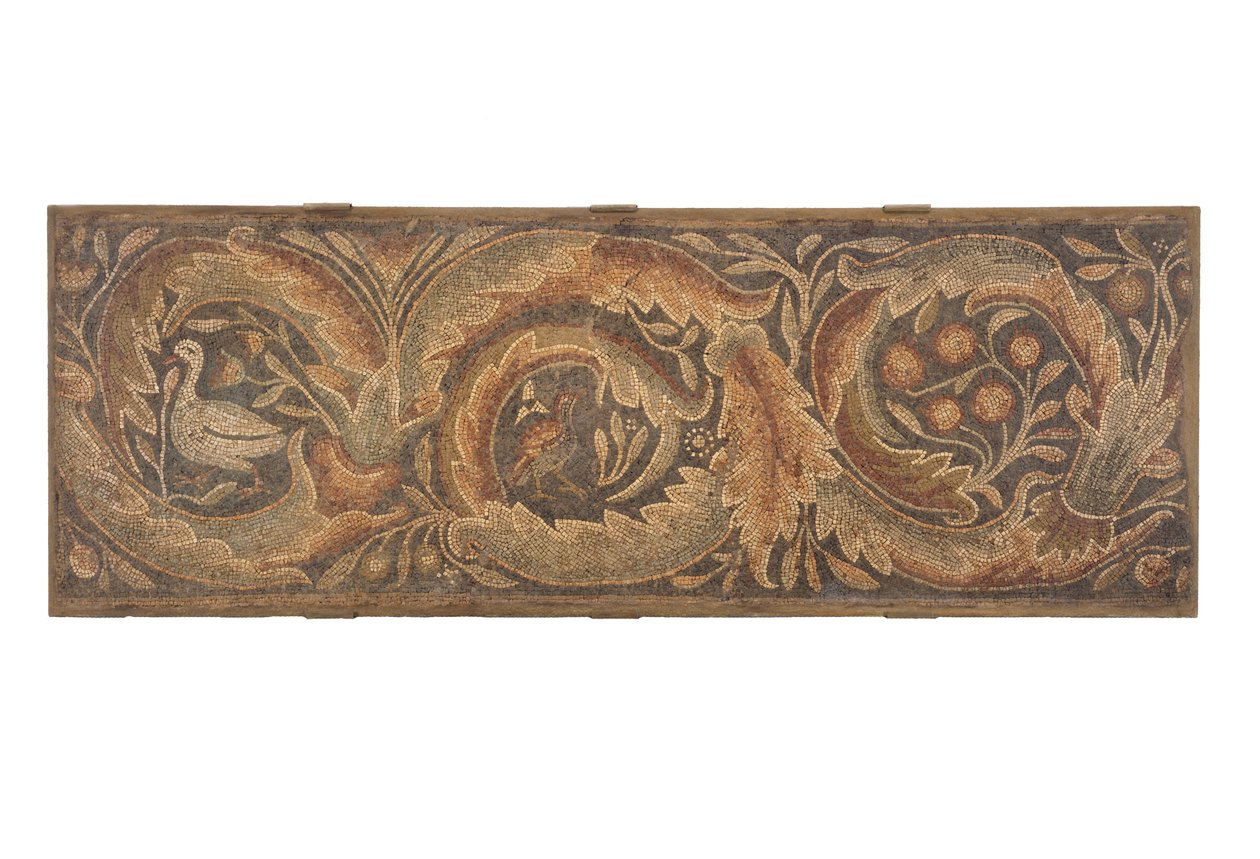 Mosaico com motivos florais e aviários (mosaico de pedra) de Roman