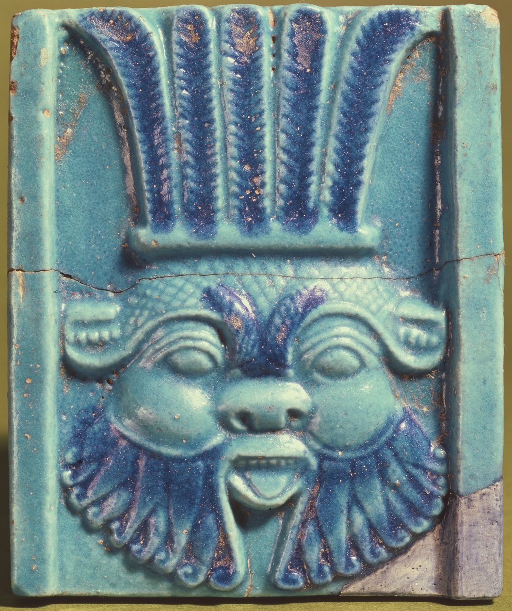 Placa representando a cabeça de Bes, c.30 aC (cerâmica) de Roman