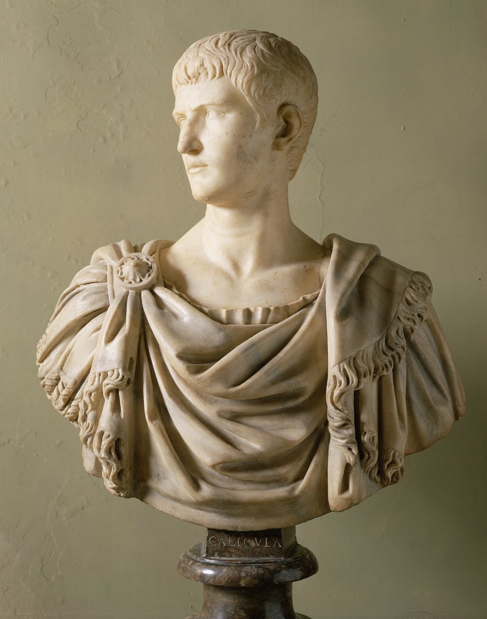Retrato do Imperador Calígula (12-41) (mármore) de Roman