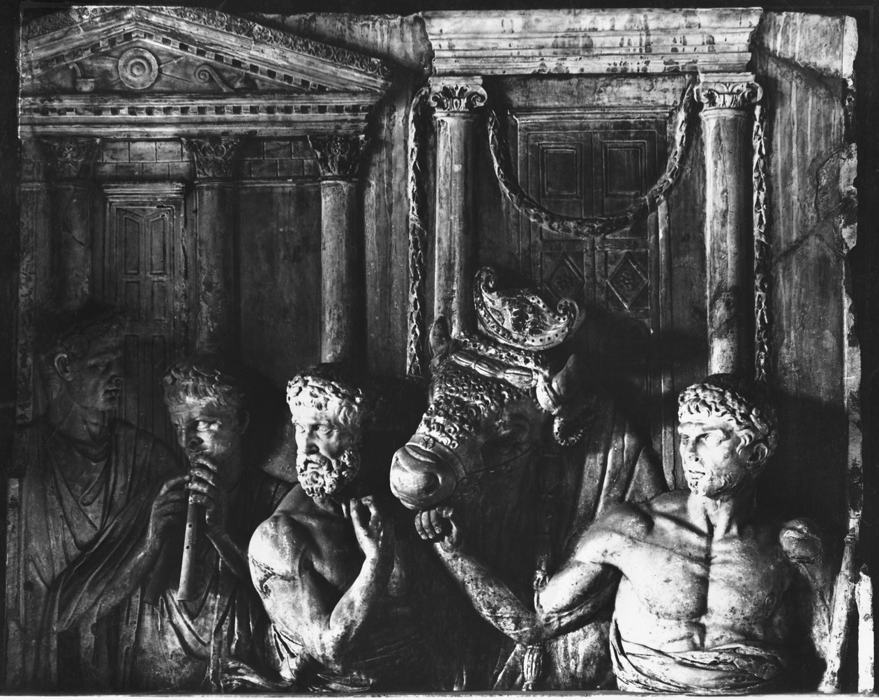 Relevo representando preparações para um sacrifício (veja também 159253) de Roman