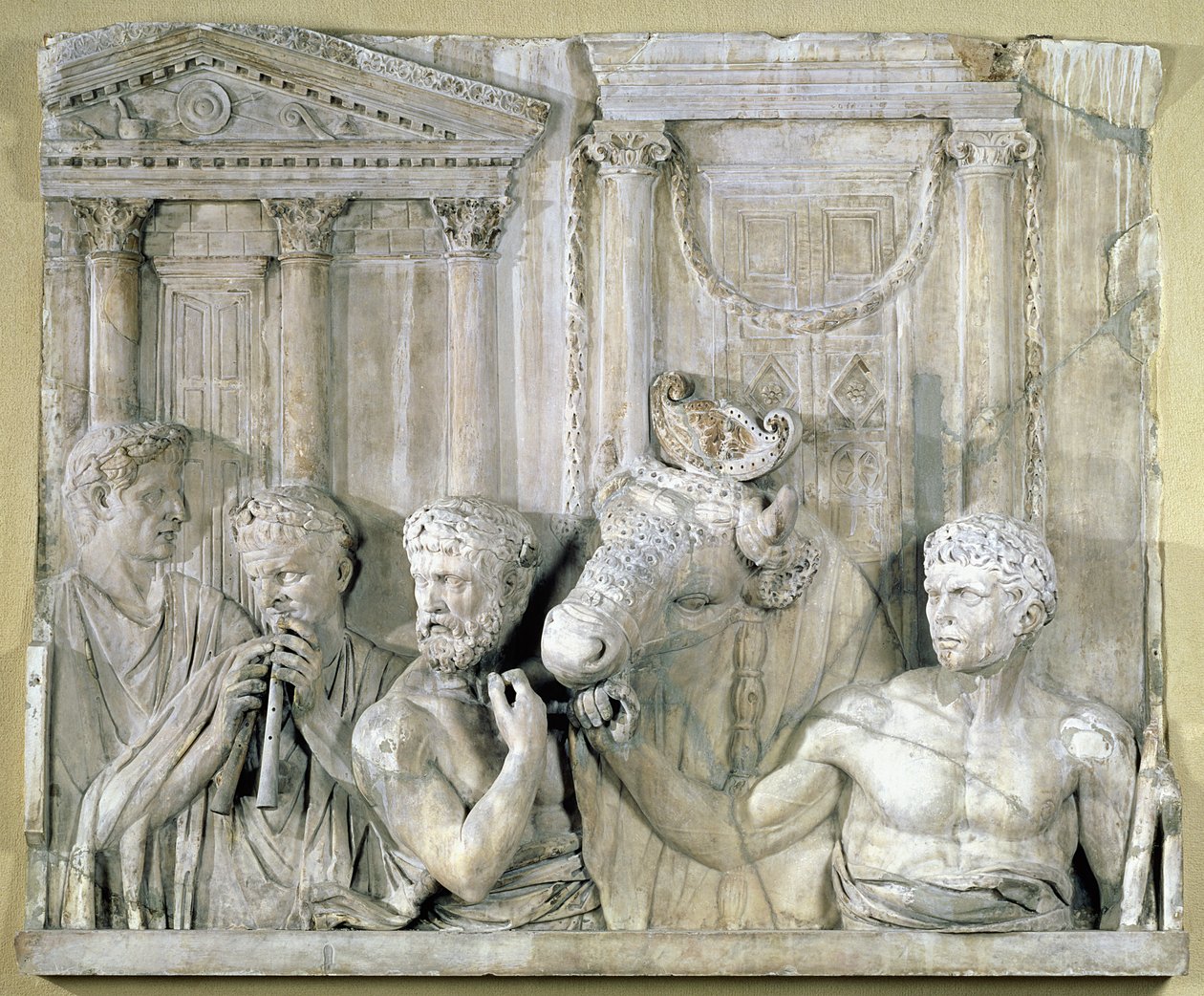 Relevo representando preparações para um sacrifício de Roman