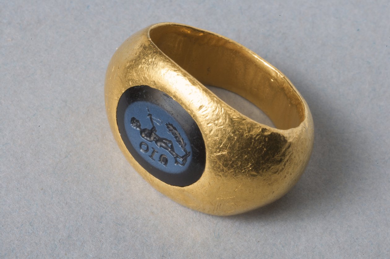 Anel com intaglio nicolo gravado com Teseu (ouro) de Roman