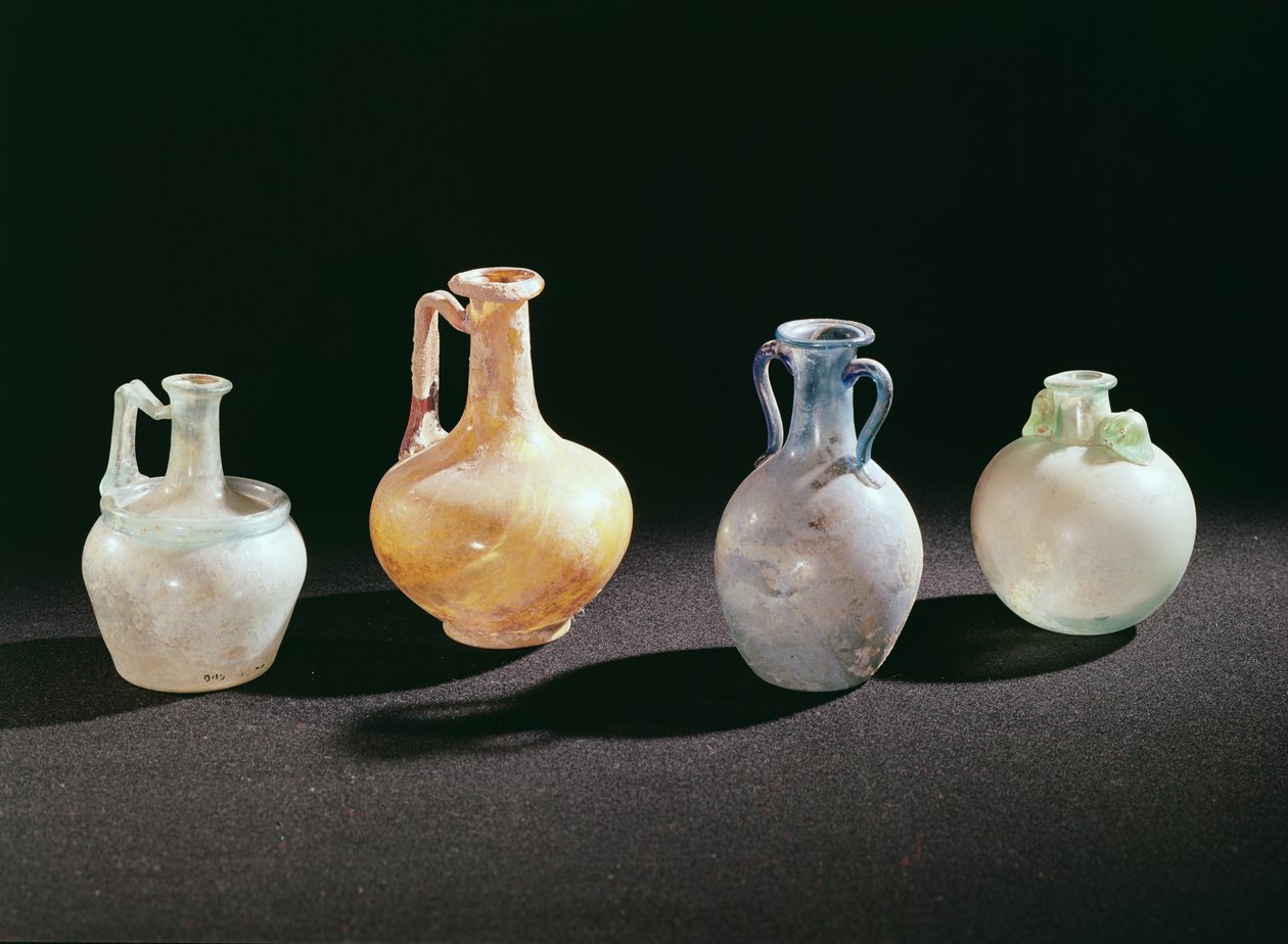 Seleção de vasos, do 1º ao 2º século (vidro) de Roman