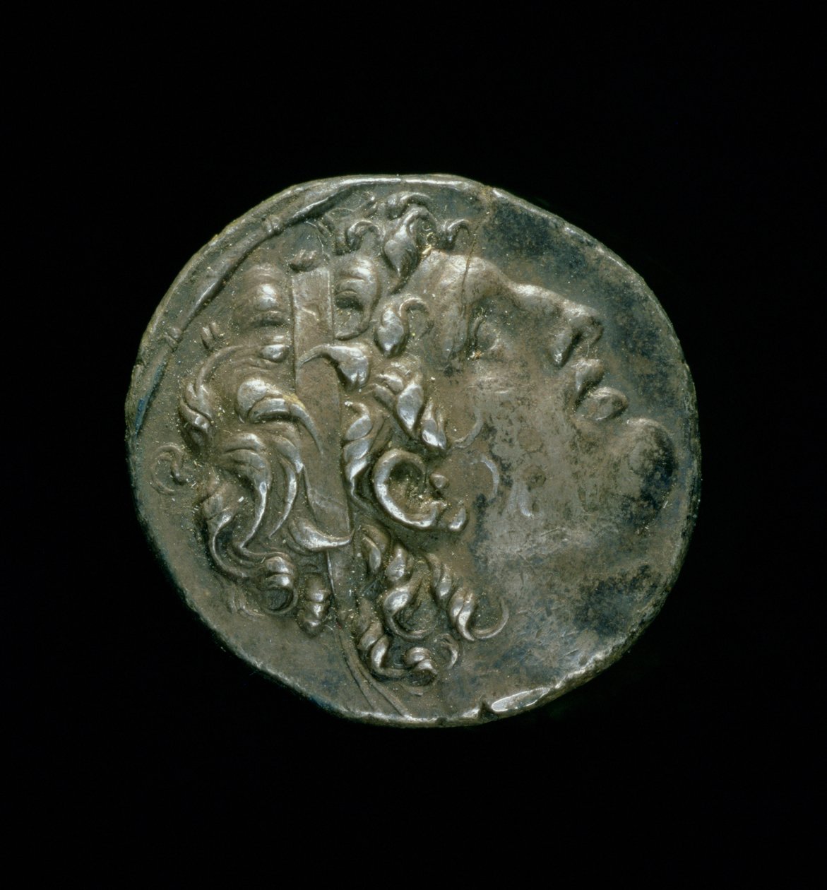 Tetradracma prateado (anverso) da régua selêucida de Roman