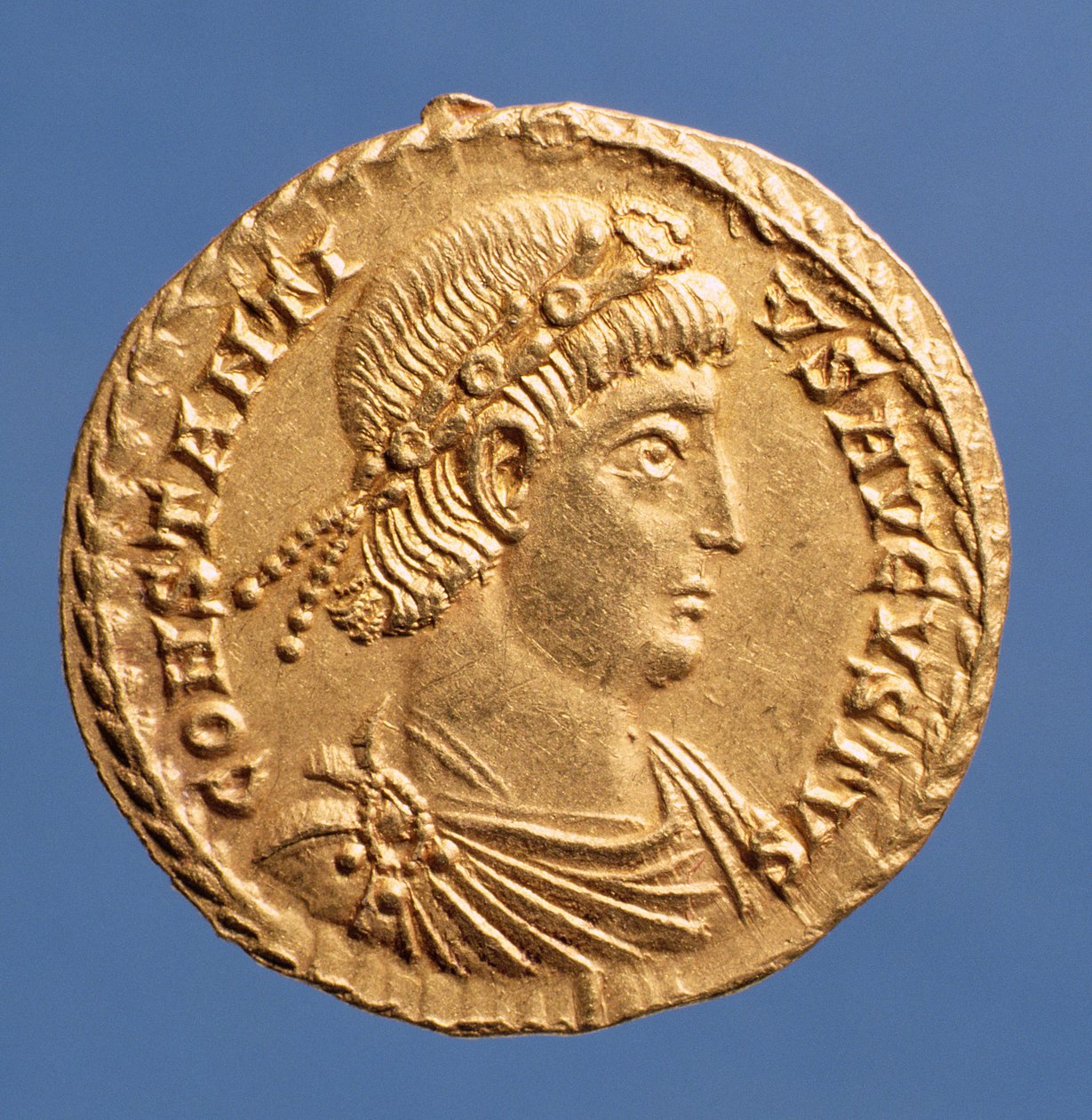 Solidus (anverso) de Constantinius II (337-361) drapejado, usando um diadema de jóias. Inscrição: CONSTANTIVS AVGVSTVS (ouro) de Roman
