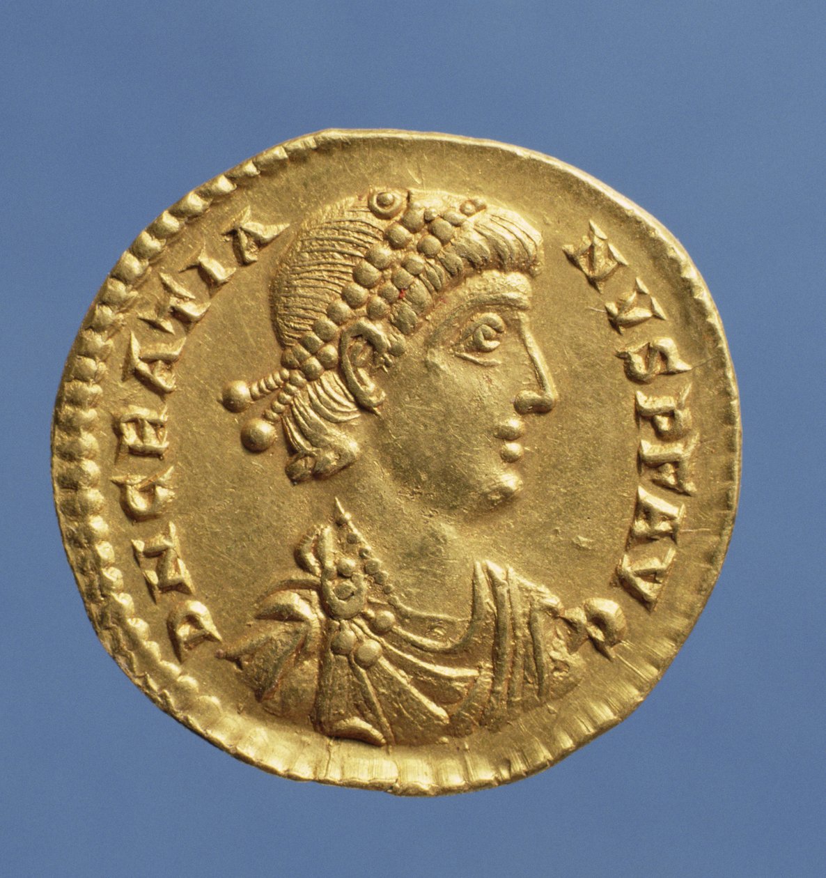 Solidus (anverso) de Gratian (375-383) drapeado, cuirassed usando um diadema. (ouro) Inscrição: DN GRATIANVS PF AVG de Roman
