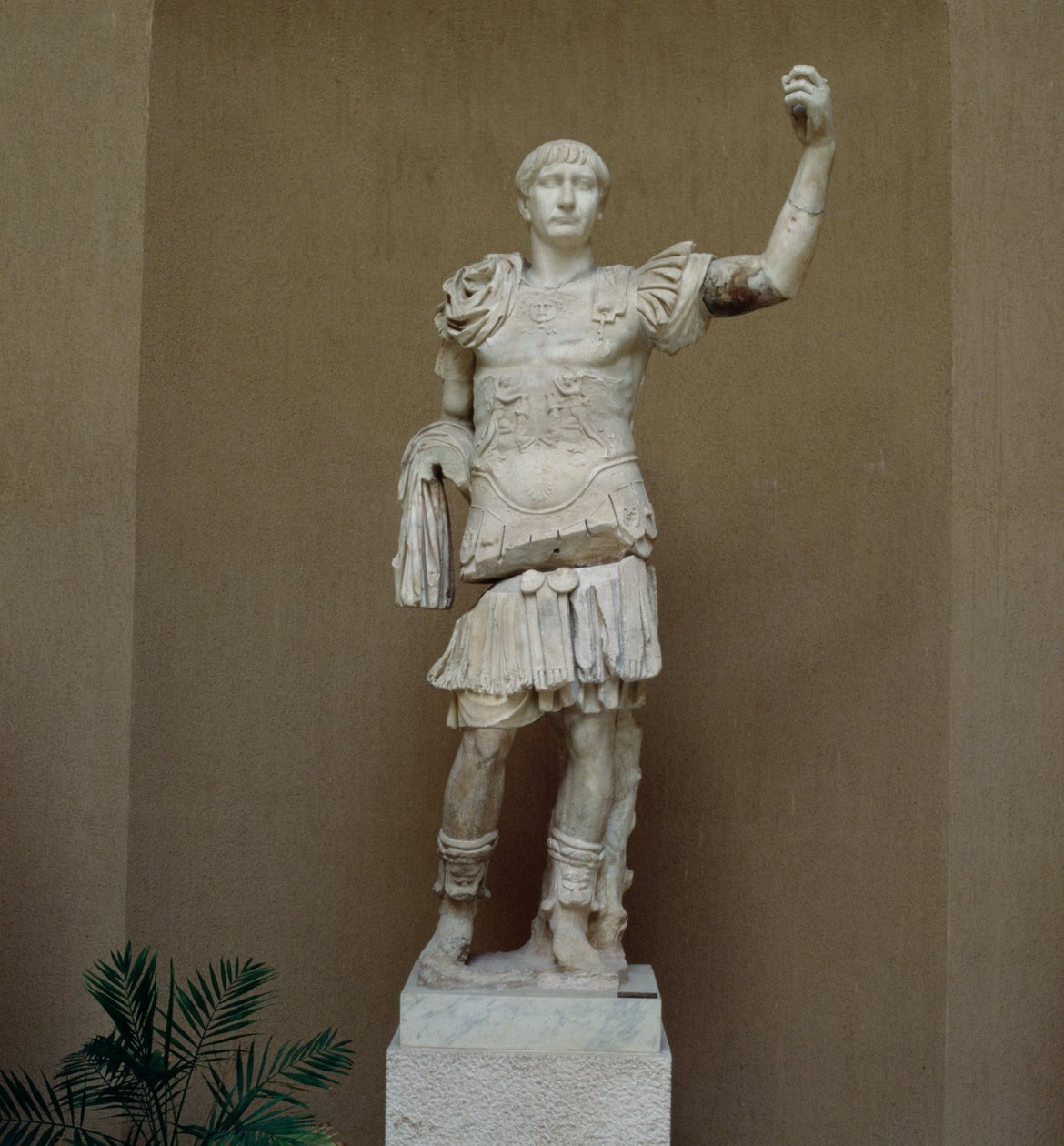 Estátua do imperador Trajano (53-117 dC) (mármore) de Roman