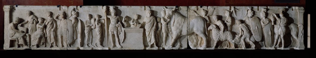 Levando o recenseamento e o sacrifício de um touro, um carneiro e um porco em homenagem ao deus Marte, friso do altar de Domício Enobarbo, do Templo de Netuno, Roma de Roman