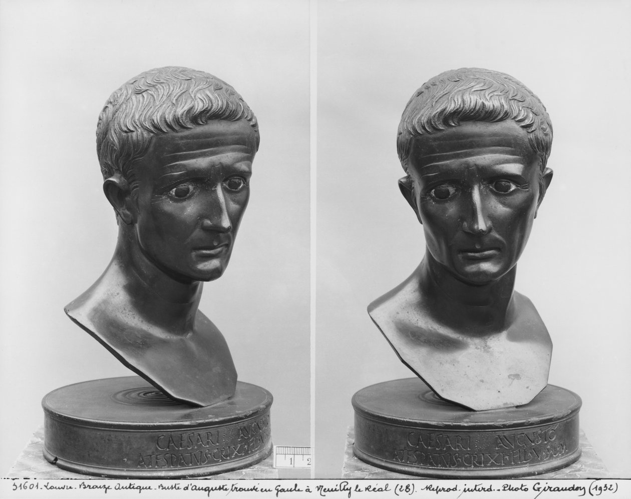 Dois pontos de vista de um busto do imperador Augusto (63 aC-14 dC) (bronze) de Roman