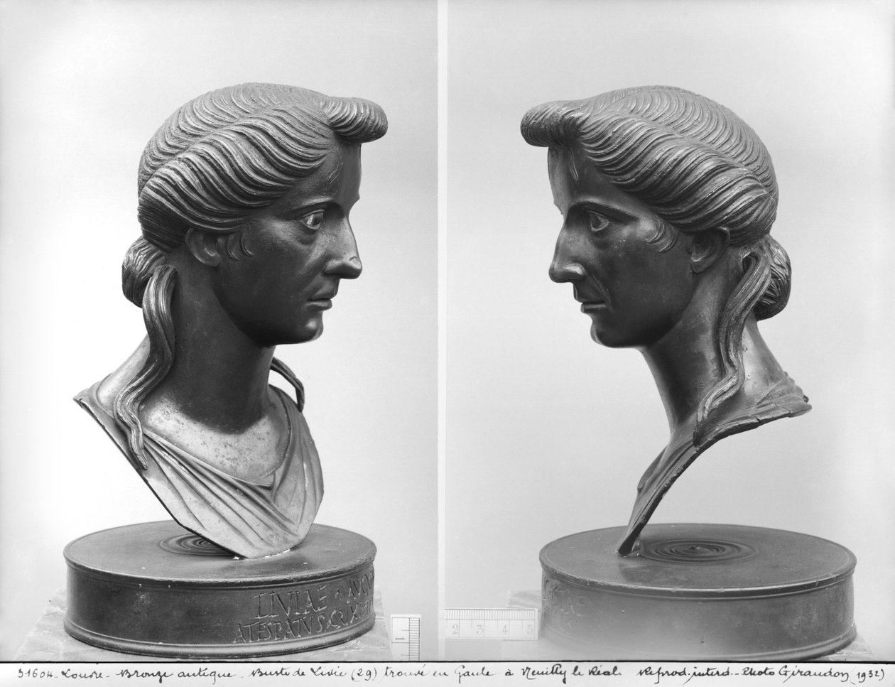 Dois pontos de vista de um busto de Livia (58 aC-29 dC) (bronze) de Roman
