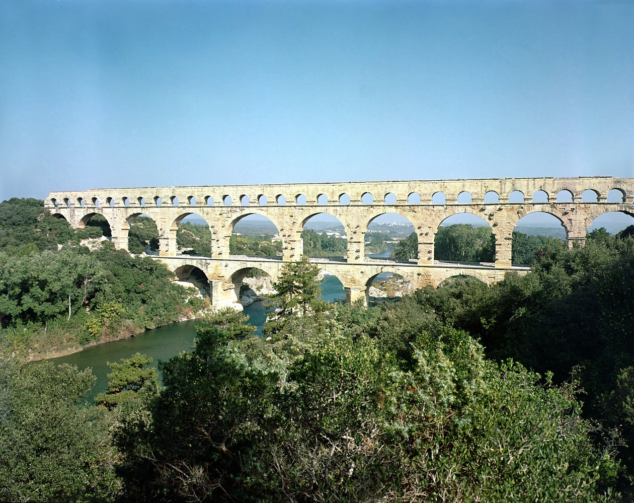Vista do aqueduto romano, construído c.19 aC de Roman